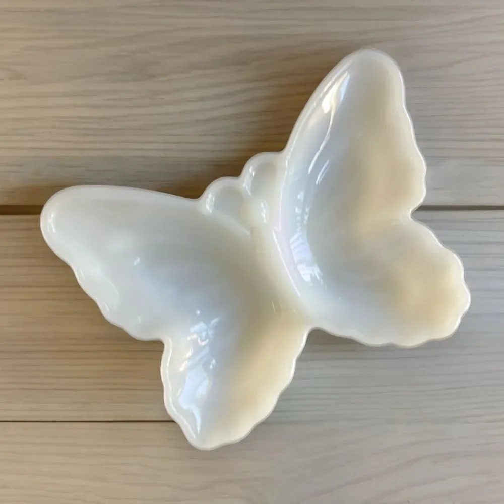 AVON White Milk Glass Butterfly Vanity Trinket Ring Soap Dish 6